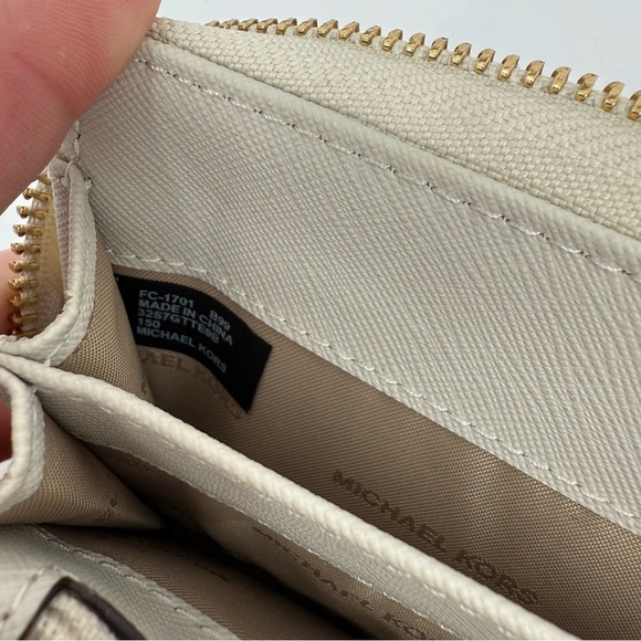 Michael Kors Jet Set Logo Continental Wristlet Wallet *missing wristlet handle - Picture 7 of 11